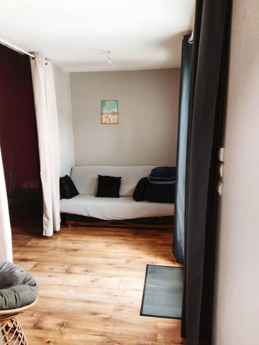 Charmante Maison Atypique En Village Saint-Colombin Εξωτερικό φωτογραφία