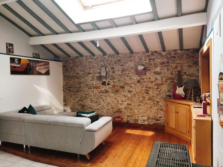 Charmante Maison Atypique En Village Saint-Colombin Εξωτερικό φωτογραφία