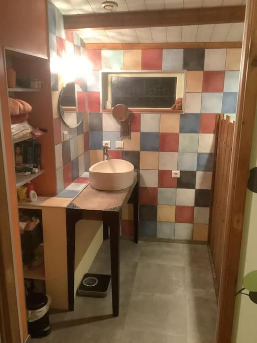 Charmante Maison Atypique En Village Saint-Colombin Εξωτερικό φωτογραφία